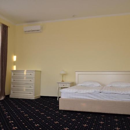 Chateau Royal Hotel Berezovka  Rom bilde