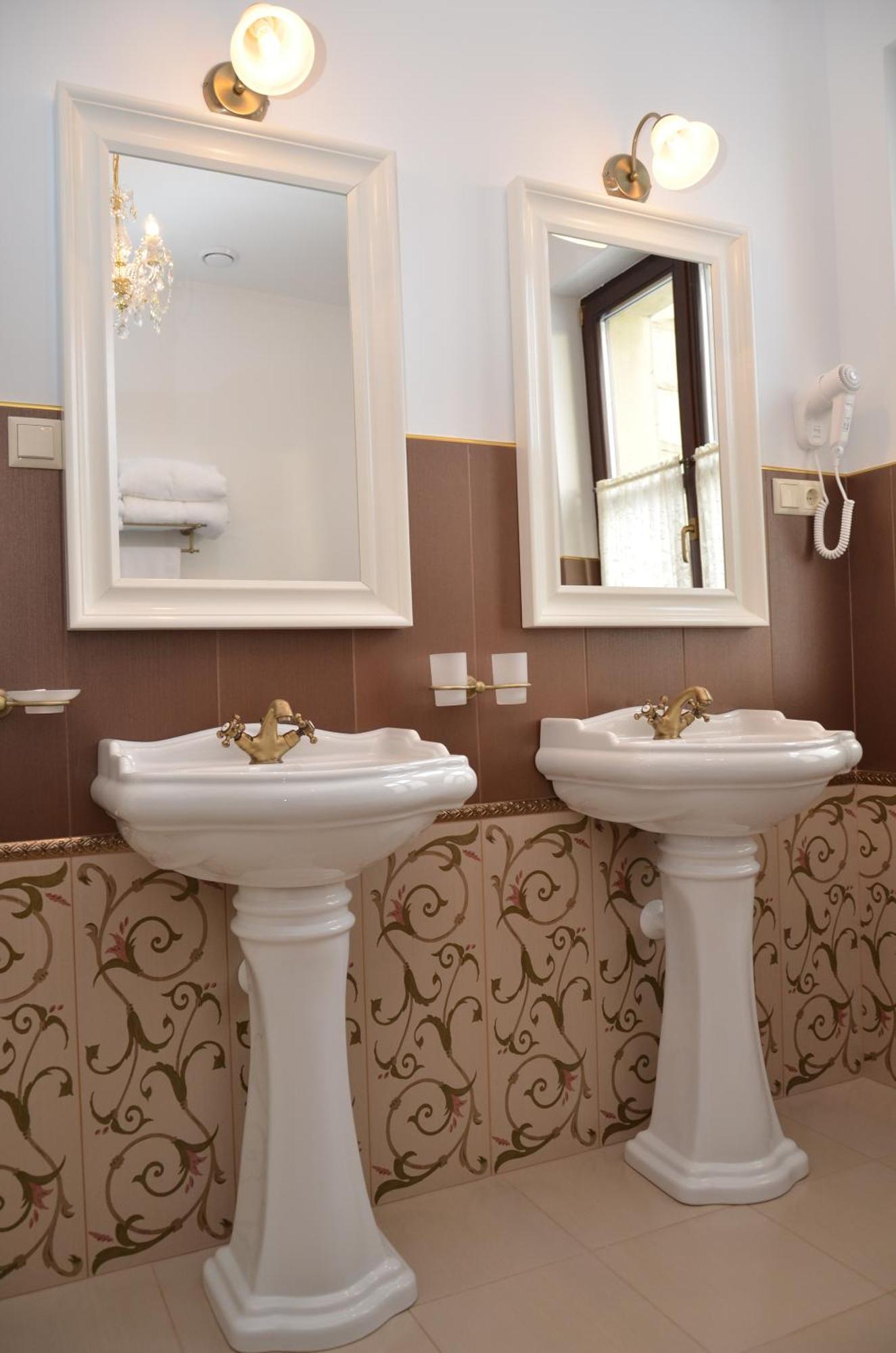 Chateau Royal Hotel Berezovka  Eksteriør bilde