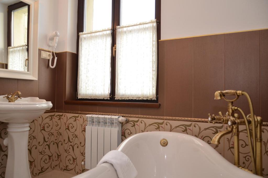 Chateau Royal Hotel Berezovka  Rom bilde