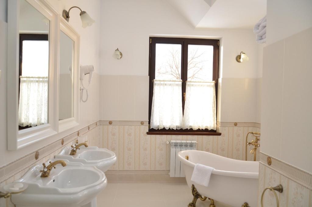 Chateau Royal Hotel Berezovka  Rom bilde